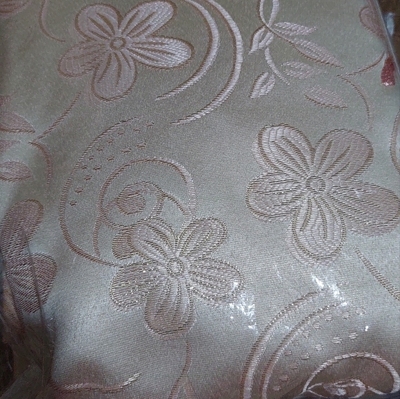 Jacquard Panel with attached valance - Picture 5 of 5
